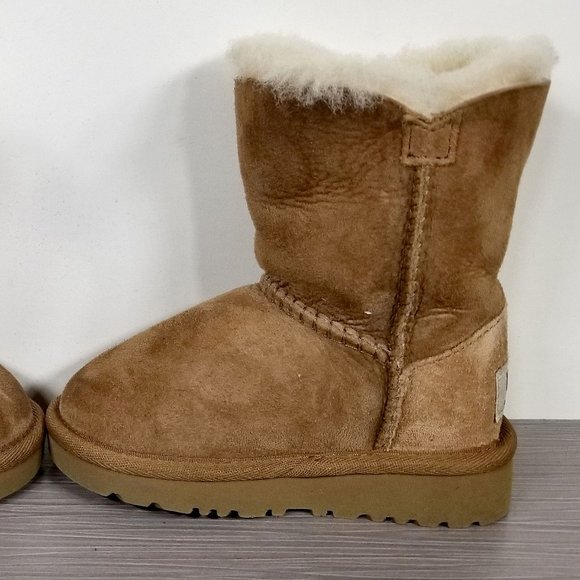 UGG Bailey Button II Kids Boot, Tan Suede, Toddlers Size 6 US / 22.5 - Picture 8 of 13